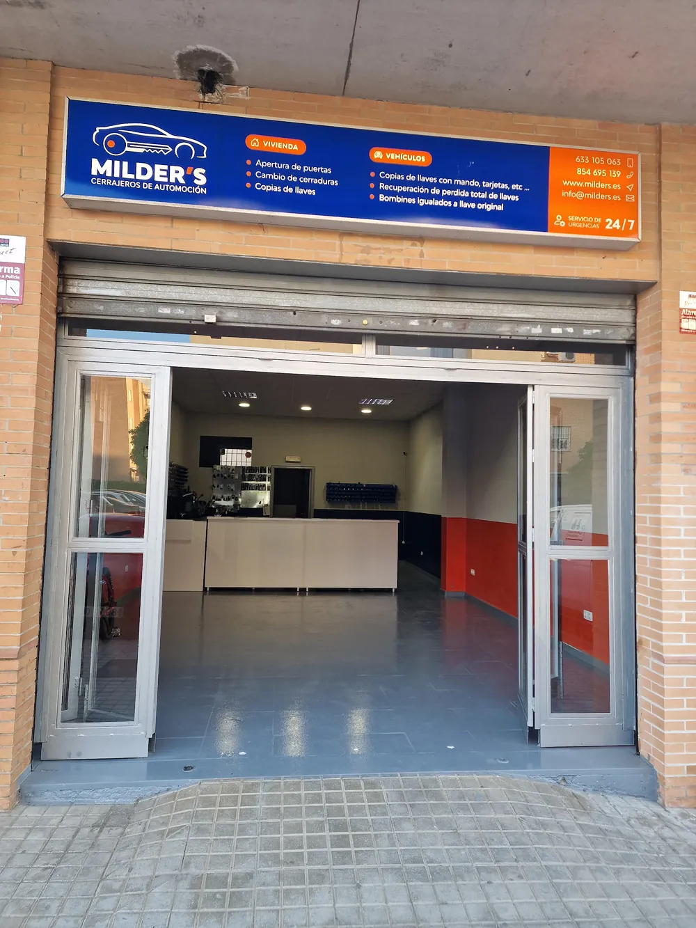 Entrada del taller de Milder’s en C. San José Obrero, 6